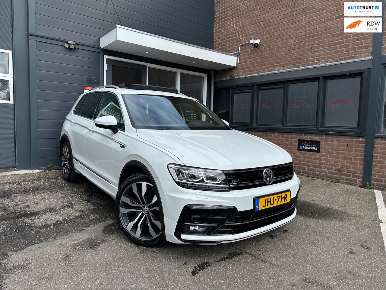 Volkswagen Tiguan - 2.0 TSI 4Motion Highline R-Line|Pano|Memory - AutoWereld.nl