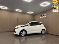 Toyota Aygo - 1.0 VVT-i x-play * Navigatie / Camera / Airco / 5 Deurs / NL Auto