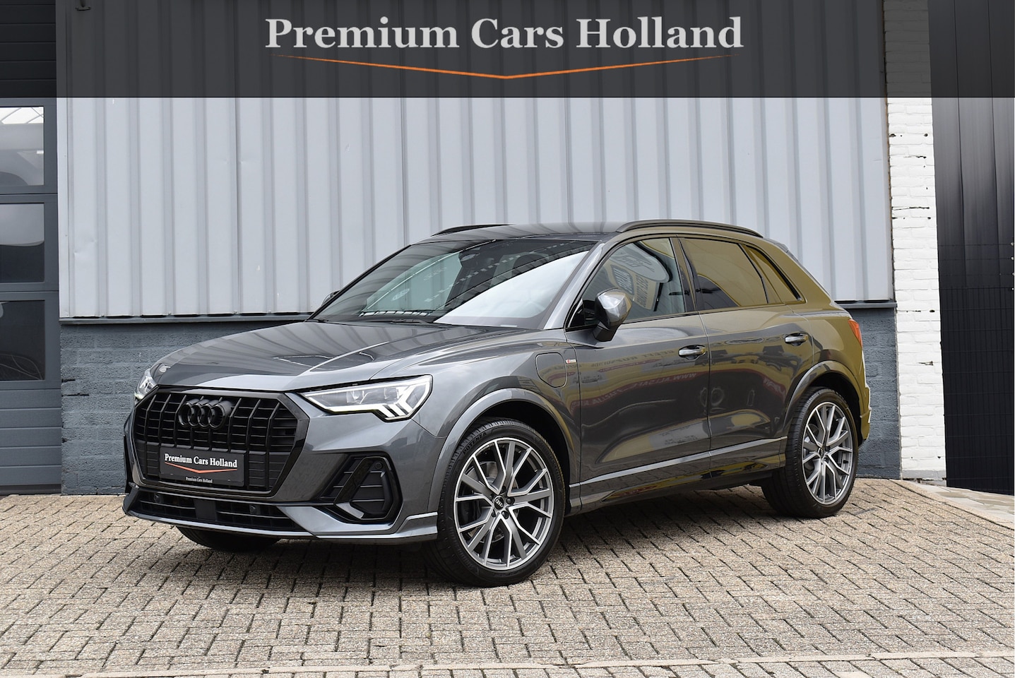 Audi Q3 - 45 TFSI e S-Line 245 Pk Leder/Stof Navi Camera Sfeerverlichting Keyless 20 Inch - AutoWereld.nl