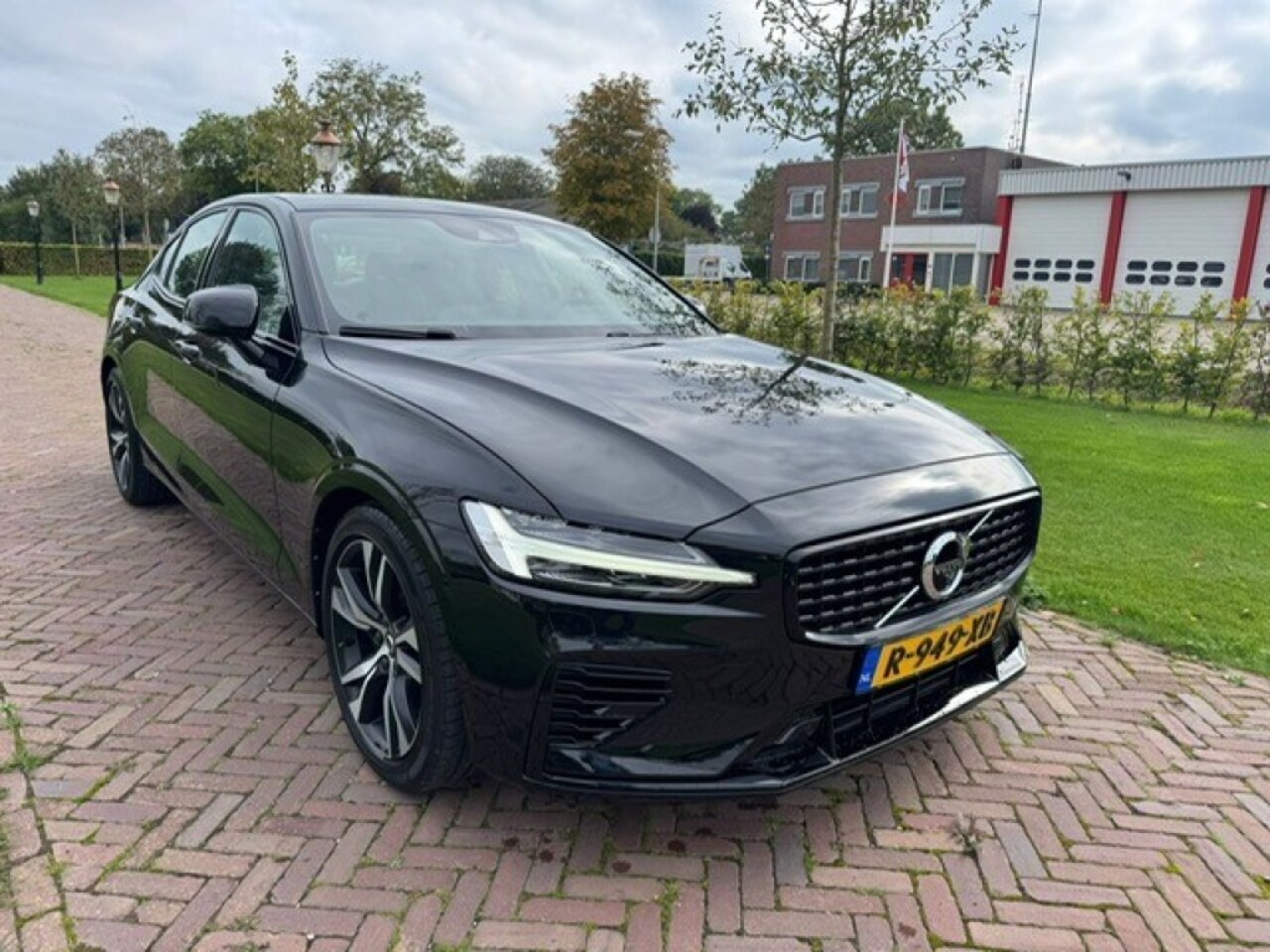 Volvo S60 - T8 R-Design Automaat Pano Head-Up Display - AutoWereld.nl