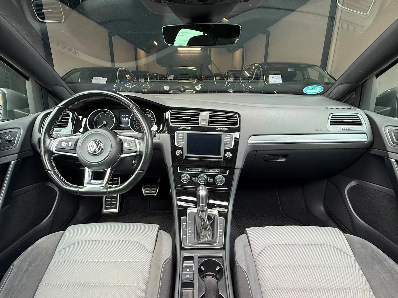Volkswagen Golf Variant - 1.4 TSI R-Line DSG | Panoramadak 2016 - AutoWereld.nl
