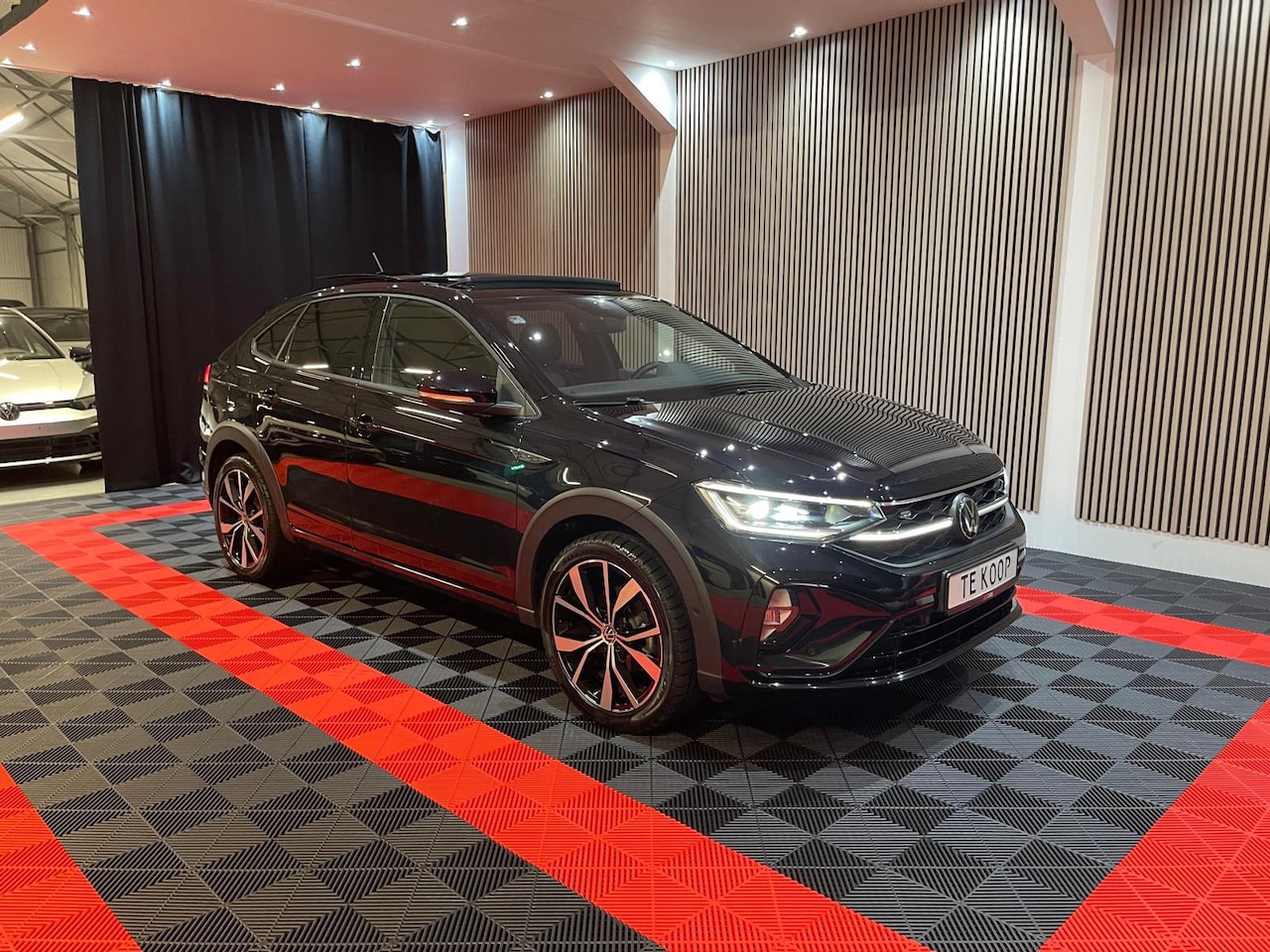 Volkswagen Taigo - 1.5 TSI R-Line R-Line Business+ | Panodak | Camera | IQ Light | - AutoWereld.nl