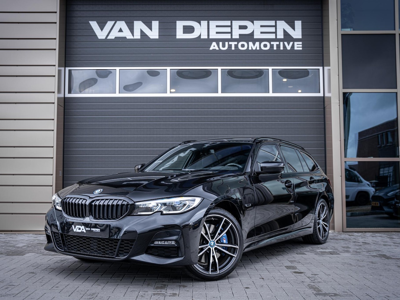 BMW 3-serie Touring - 330e High Executive - M-Sport l Laser l Pano l HUD l Memory - AutoWereld.nl