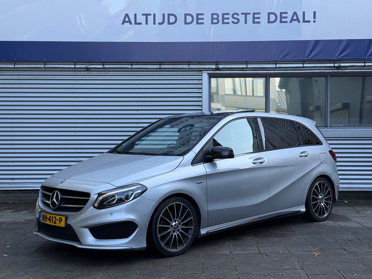 Mercedes-Benz B-klasse - 180 Business Solution AMG l Pano l Automaat l Cruise l Navi l Camera l Leder l - AutoWereld.nl