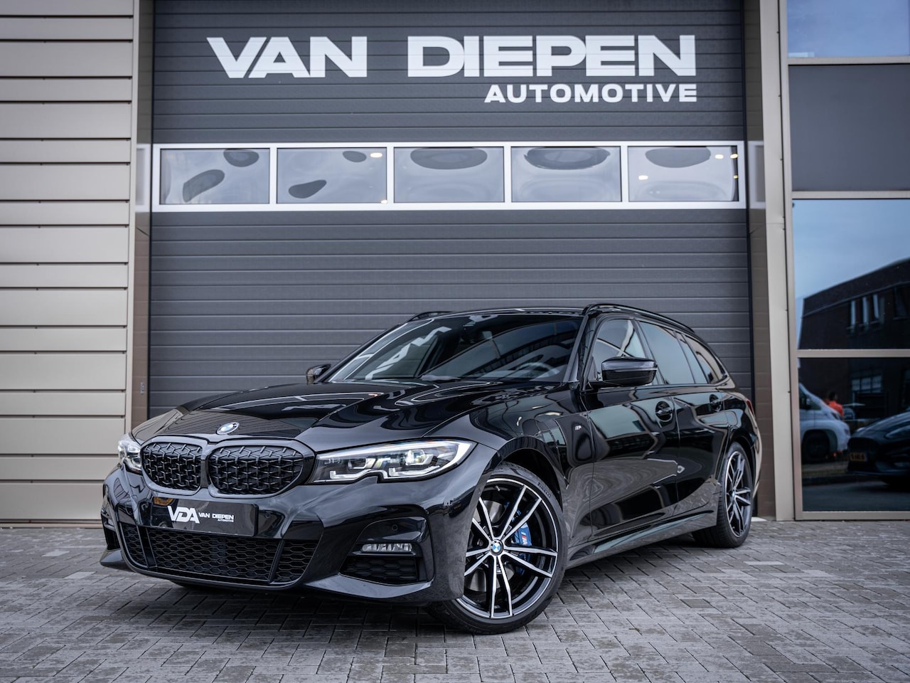 BMW 3-serie Touring - 320i High Executive Edition - M-Sport l 19'' l Camera l Sfeeverl. - AutoWereld.nl