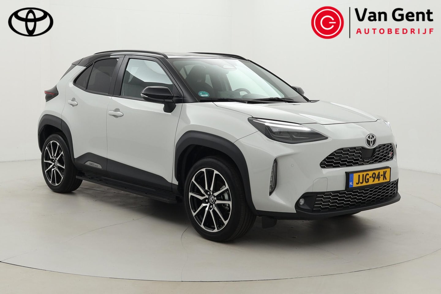 Toyota Yaris Cross - 1.5 Hybrid 130 GR SPORT | Trekhaak | Treeplanken | Apple Carplay / Android Auto | Dodehoek - AutoWereld.nl