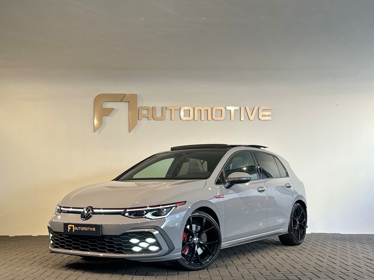 Volkswagen Golf - 2.0 TSI GTI Pano|Leer|Stoelventilatie|Camera|IQ|Camera - AutoWereld.nl