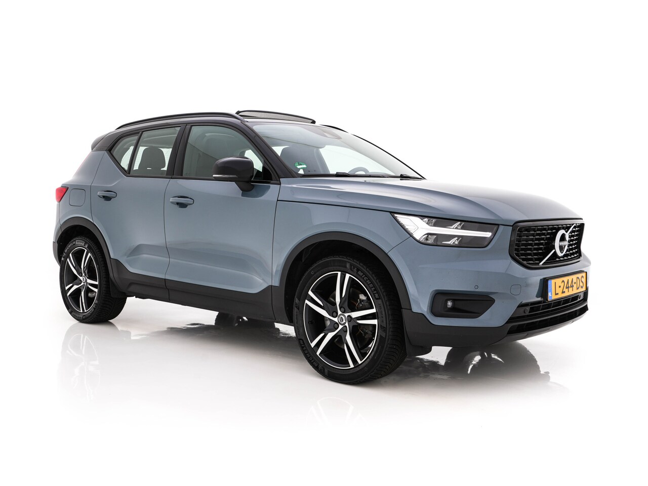 Volvo XC40 - 1.5 T4 Recharge R-Design Expression {SoH-83%} (Plug-in) (INCL-BTW)  Aut. *PANO | DIGI-COCK - AutoWereld.nl