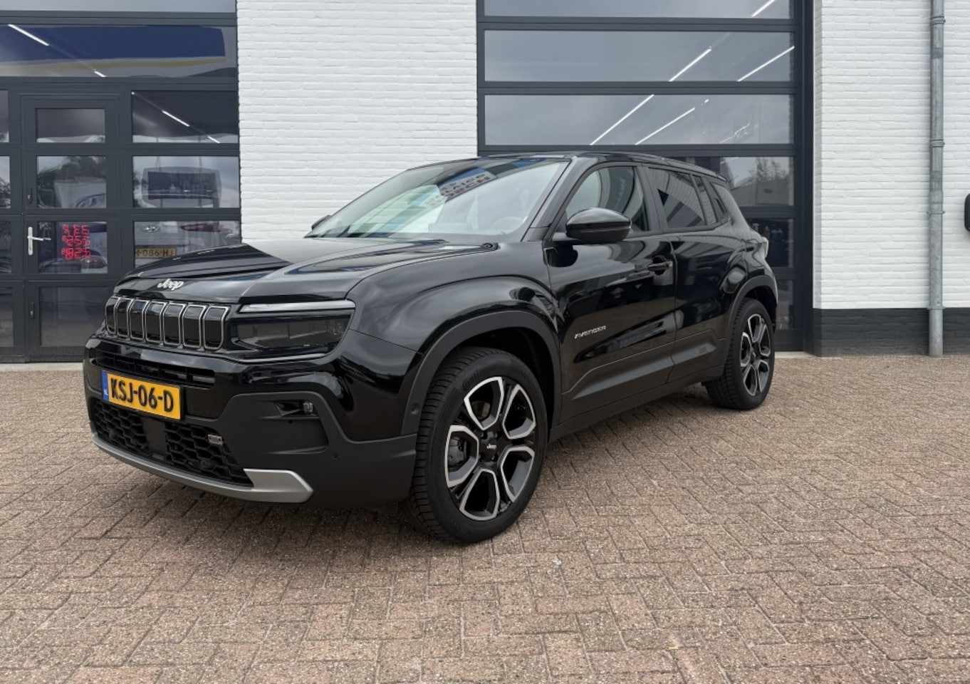 Jeep Avenger - 54 kWh 156pk Aut Summit - AutoWereld.nl