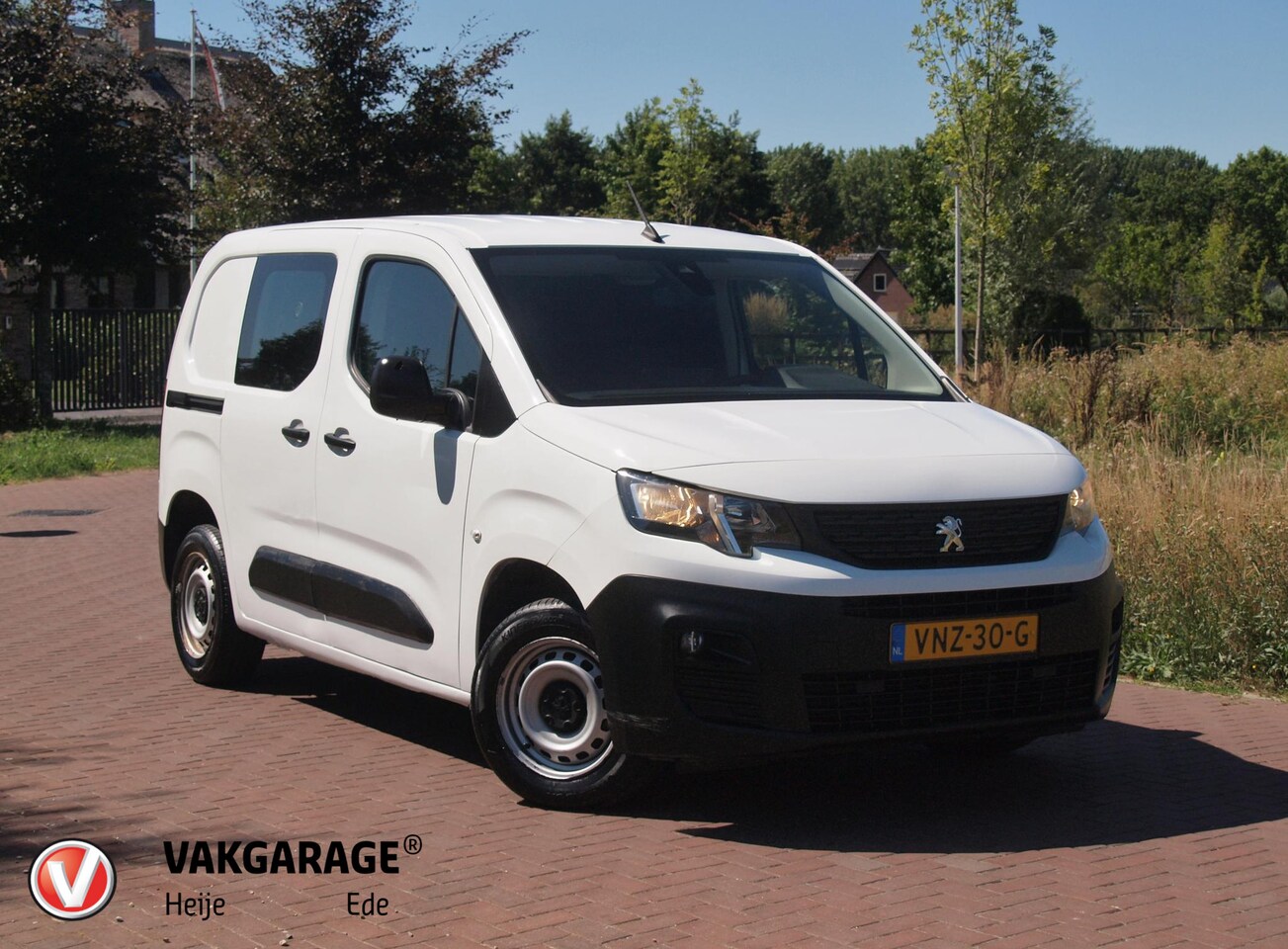 Peugeot Partner - 1.2 PureTech Premium | Apple Carplay | Parkeersensoren | Cruise Control - AutoWereld.nl