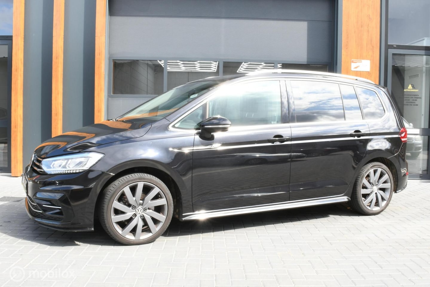 Volkswagen Touran - 1.4 TSI Highline Business R 7p 1.4 TSI Highline Business R 7p - AutoWereld.nl