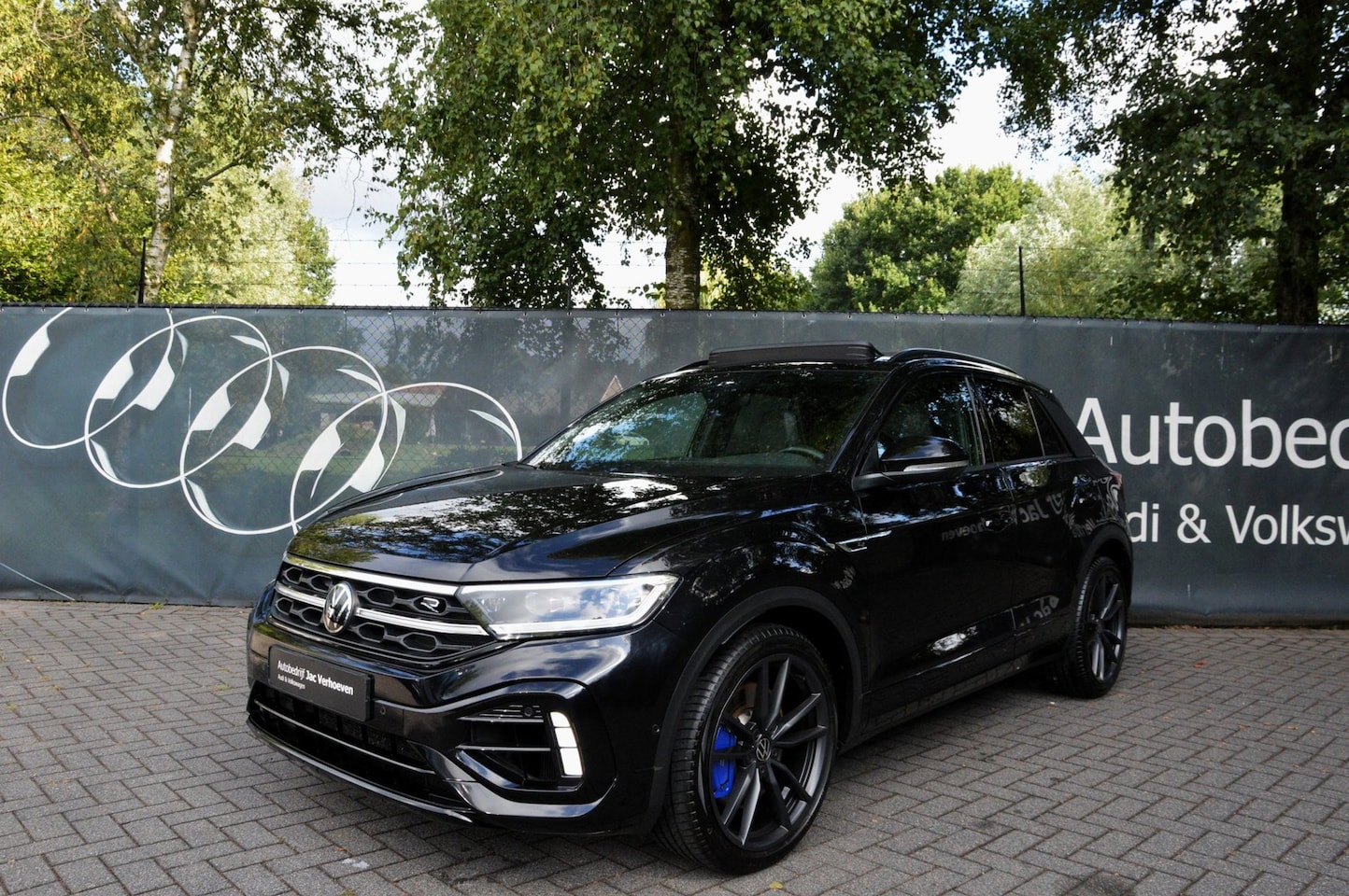 Volkswagen T-Roc - R 2.0 TSI 4Motion |Black Style|Panoramadak|Ambiance verl.|Apple Carplay|Automaat| - AutoWereld.nl