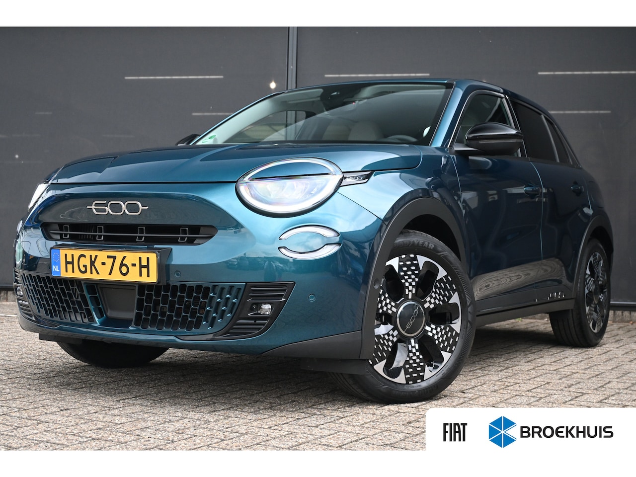 Fiat 600 - 1.2 Hybrid La Prima 110pk | Vol-Leder | Massage | Elektr. Stoelen | Adaptive Cruise | Elek - AutoWereld.nl