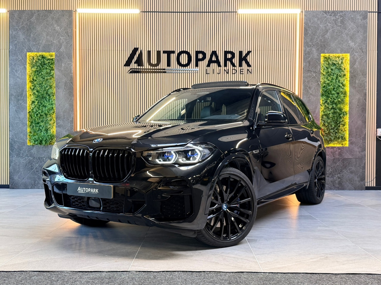 BMW X5 - XDrive45e High Executive M-SPORT|PANO|HuD|SKY LOUNGE|360CAM|ACHTERASBESTURING|SFEERVERLICH - AutoWereld.nl