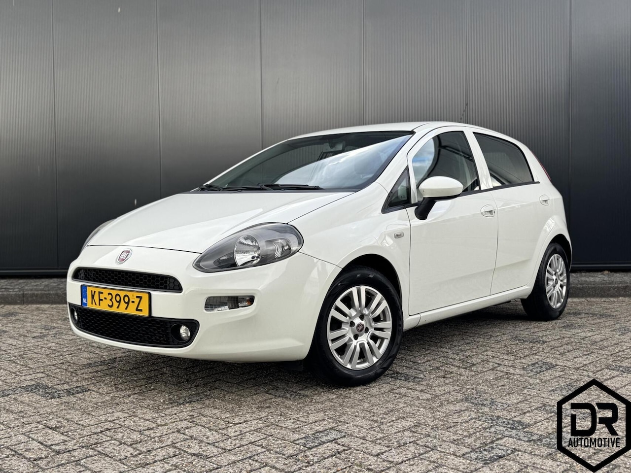Fiat Punto Evo - 0.9 TwinAir Lounge | APK 08-2027 | NAP | SPORTSTOELEN - AutoWereld.nl