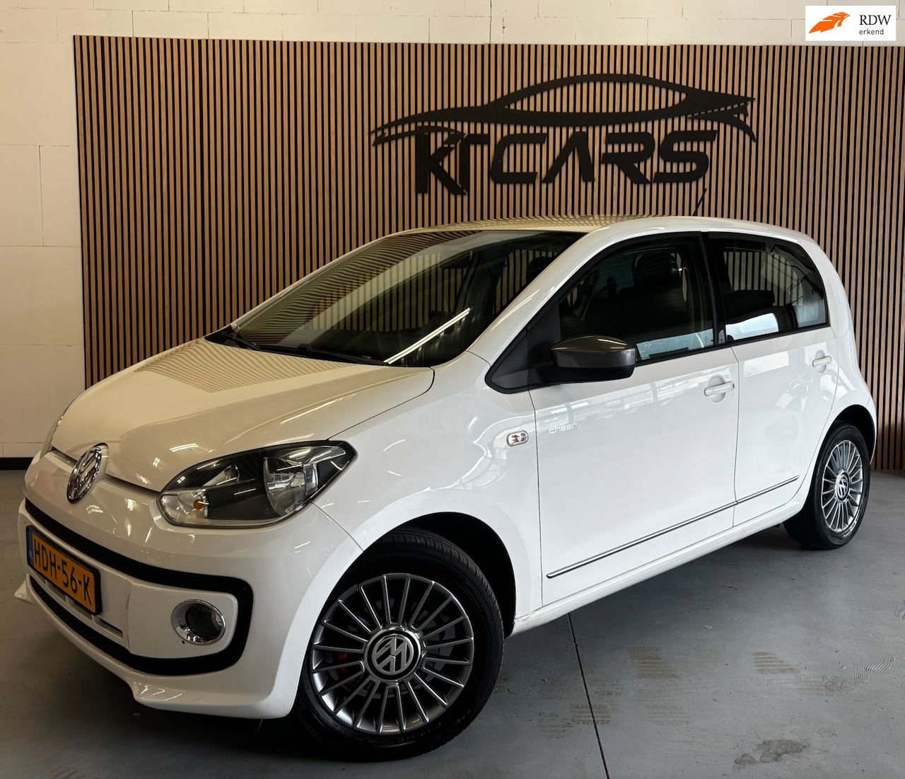 Volkswagen Up! - 1.0 Cheer|Stoelverwarming|15Inch Velgen|Airco|Navi|Bluetooth|Lage KM stand| - AutoWereld.nl