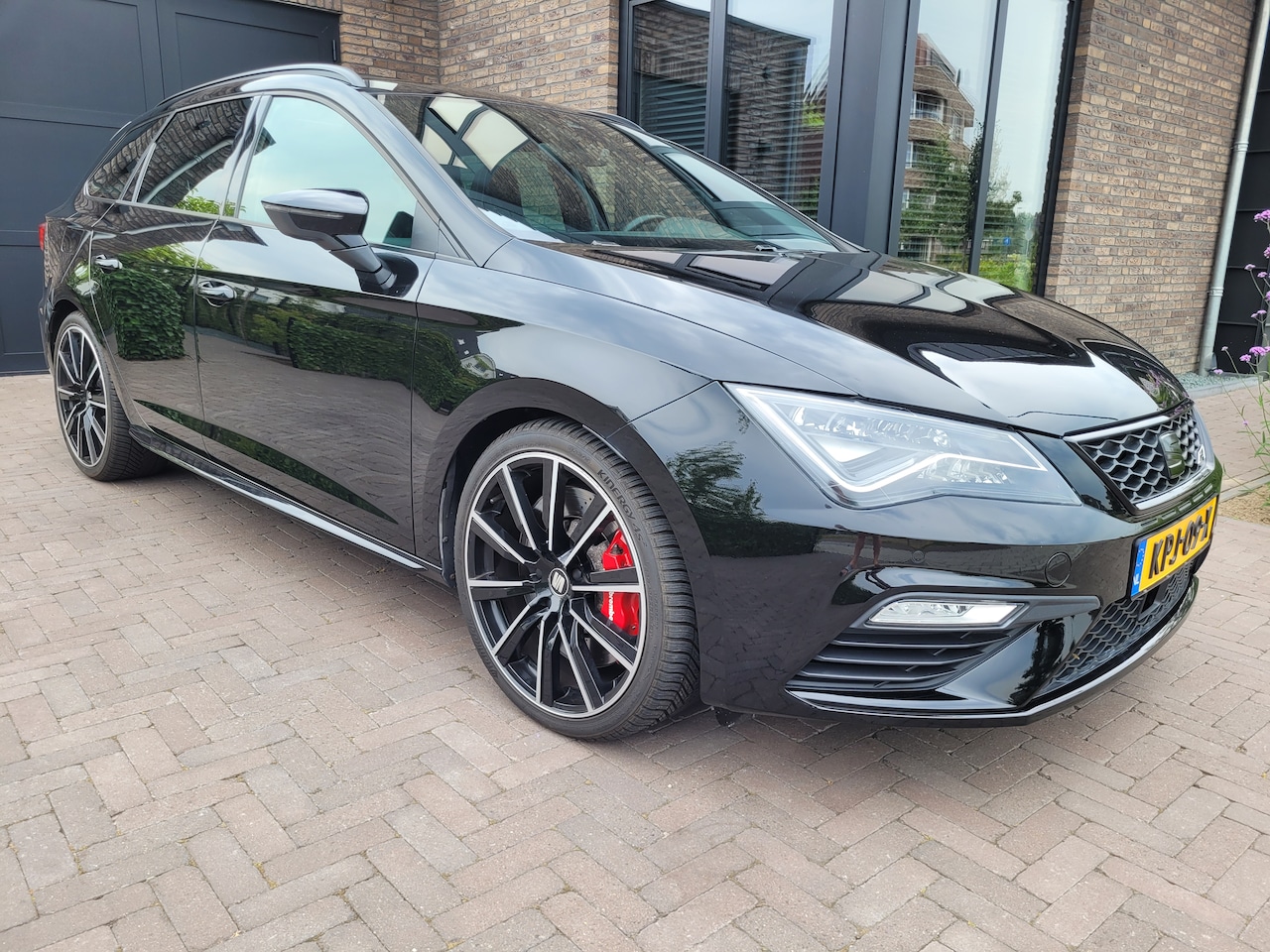 SEAT Leon ST - 2.0 TSI 4DRIVE CUPRA Brembo, Panorama, Schaal, Beats, Keyless - AutoWereld.nl