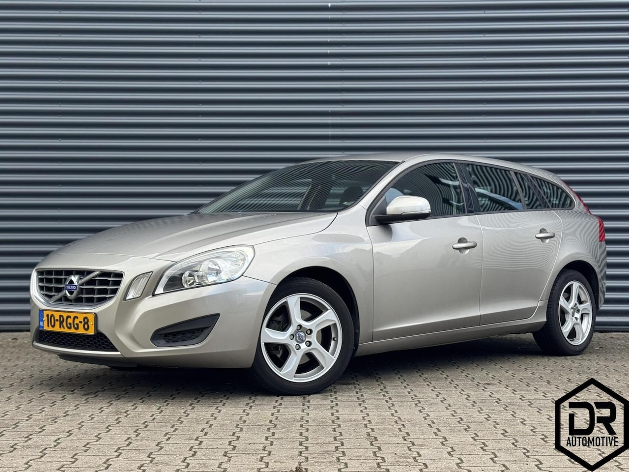 Volvo V60 - 1.6 T3 | TREKHAAK | CLIMATE | PDC | NAP | GOED ONDERHOUDEN - AutoWereld.nl
