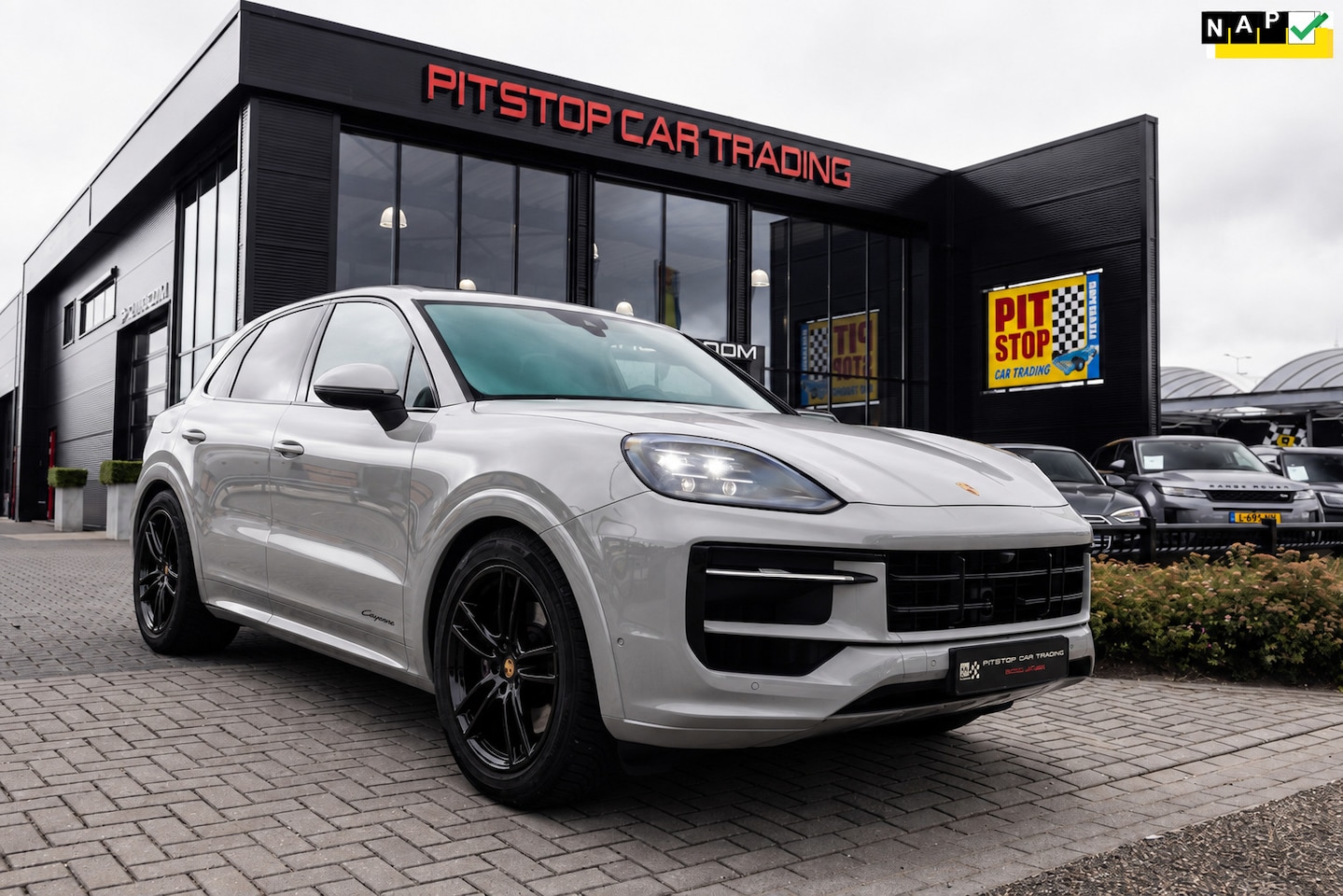 Porsche Cayenne - 3.0 E-Hybrid 3.0 E-Hybrid, Passenger display, *Krijt*, MY2024, NL Auto! - AutoWereld.nl
