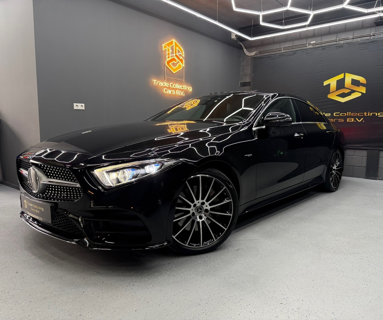 Mercedes-Benz CLS-klasse - 350 d 4MATIC AMG PANO-HUP-SOFTCLOSE-KEYLESS-360-TREKHAAK - AutoWereld.nl