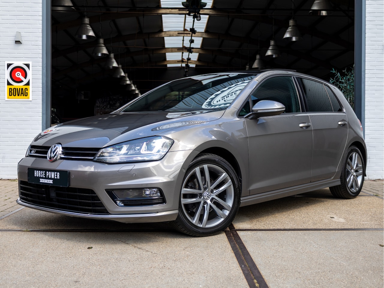 Volkswagen Golf - 1.4 TSI Business Edition R-Line *Pano | ACC | Keyless entry & start | Camera | Stoelverwar - AutoWereld.nl