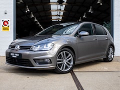 Volkswagen Golf - 1.4 TSI Business Edition R-Line *Pano | ACC | Keyless entry & start | Camera | Stoelverwar