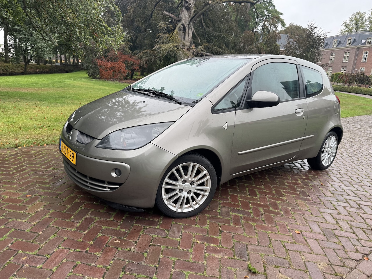 Mitsubishi Colt - 1.3 Incharge+ Mitsubishi Colt 1.3 Mivec CZ3 incharge + 2008 Grijs - AutoWereld.nl