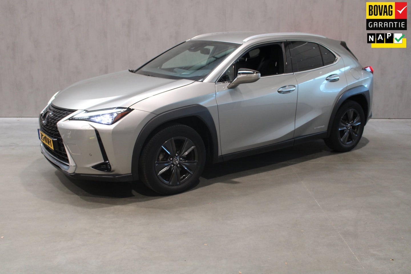 Lexus UX - 250h First Edition Camera/Cruise/Prijs rijklaar incl 12 maanden bovag - AutoWereld.nl