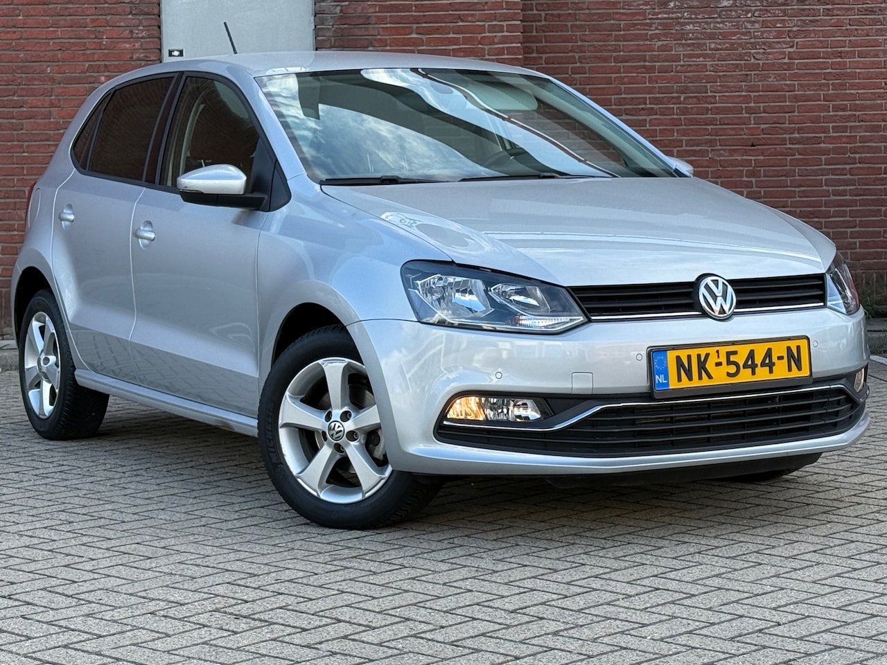 Volkswagen Polo - 1.2 TSI Comfortline| AUTOMAAT | NAP | CRUISE | NAVI | GOED-ONDERHOUDEN - AutoWereld.nl