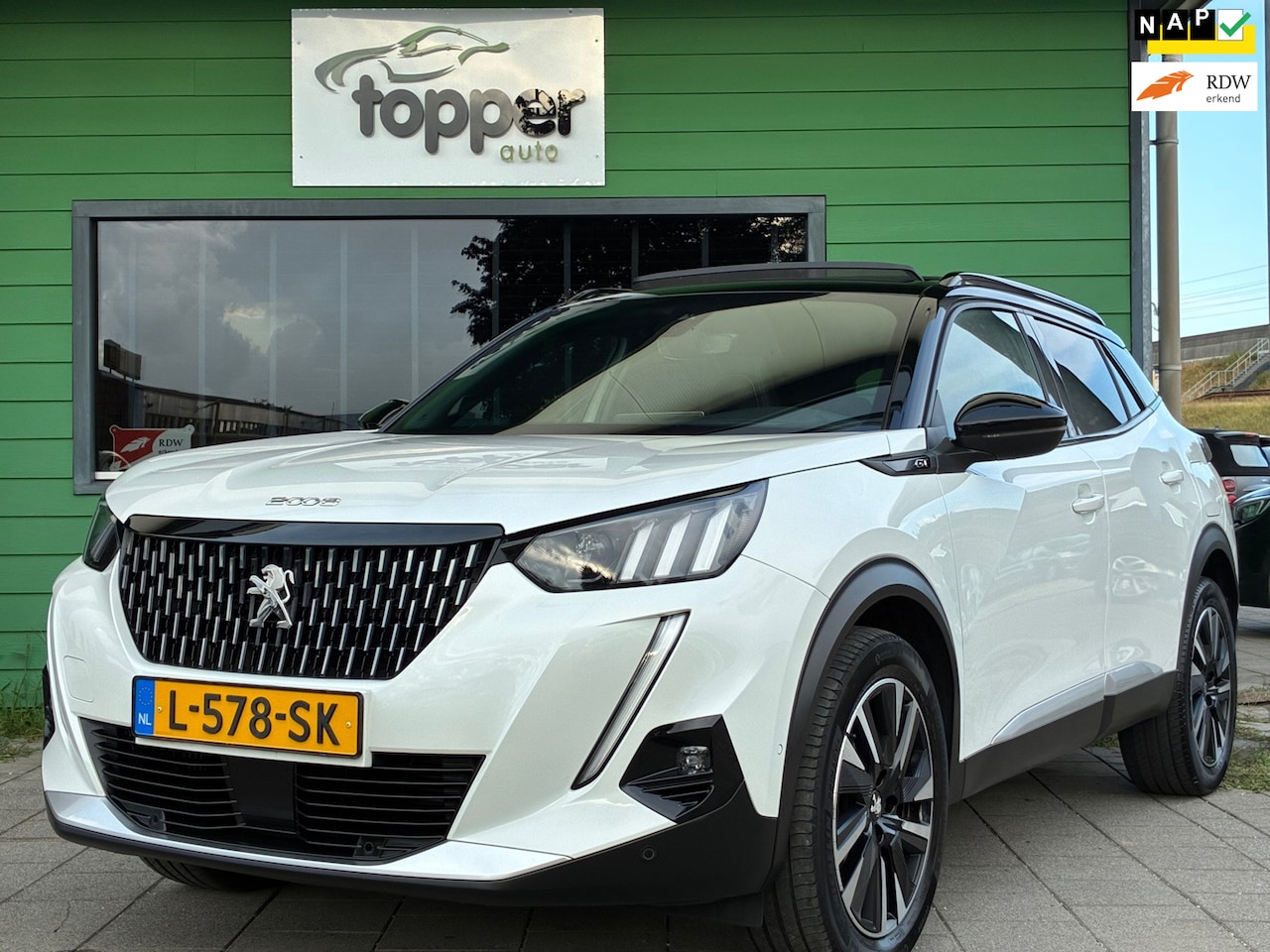 Peugeot 2008 - 1.2 PureTech GT |2e Eigenaar|Automaat|D-riem v.v.|Panoramadak|Navigatie|Camera|Cruise|Clim - AutoWereld.nl