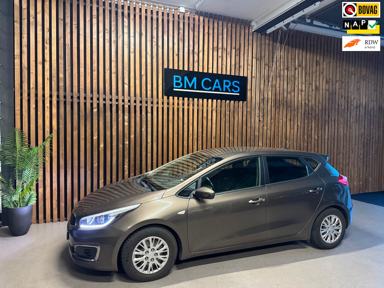 Kia Cee'd - 1.0 T-GDi Navigator Airco, Led , Camera - AutoWereld.nl