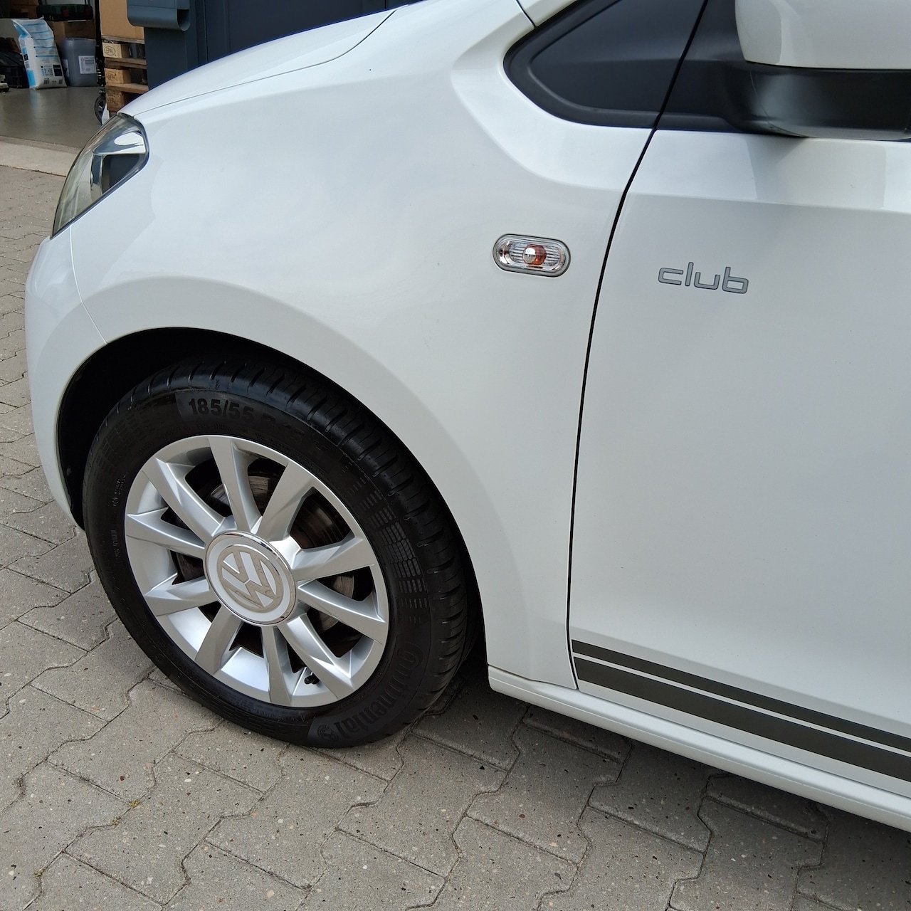 Volkswagen Up! - 1.0 BMT high up! CLUB uitvoering - AutoWereld.nl