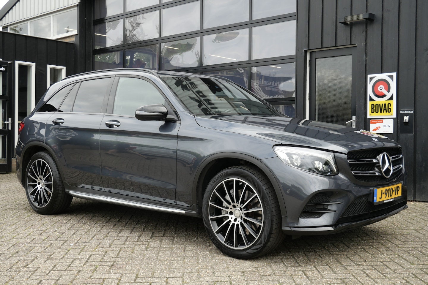 Mercedes-Benz GLC-klasse - 250 4MATIC Edition 1 | Carplay | Trekhaak | Burmester | Camera | 20'' | Keyless - AutoWereld.nl