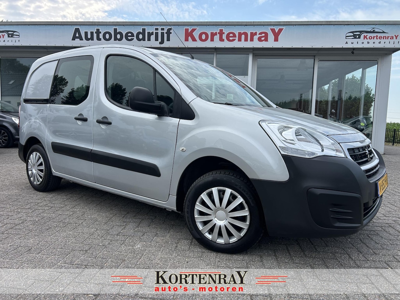 Peugeot Partner - 122 1.6 VTi 98 L1 XR UNIEK 16700 KM/PARKEERSENSOR ACHTER/ELEKTR RAMEN/NIEUWSTAAT - AutoWereld.nl