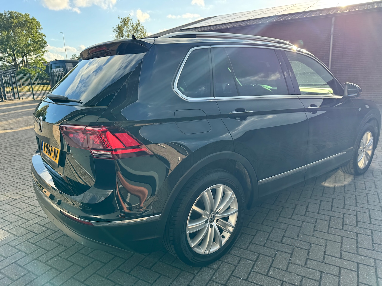 Volkswagen Tiguan - 1.4 TSI Highline VIRTUAL/PANO/LEER/TREKHAAK/CARPLAY