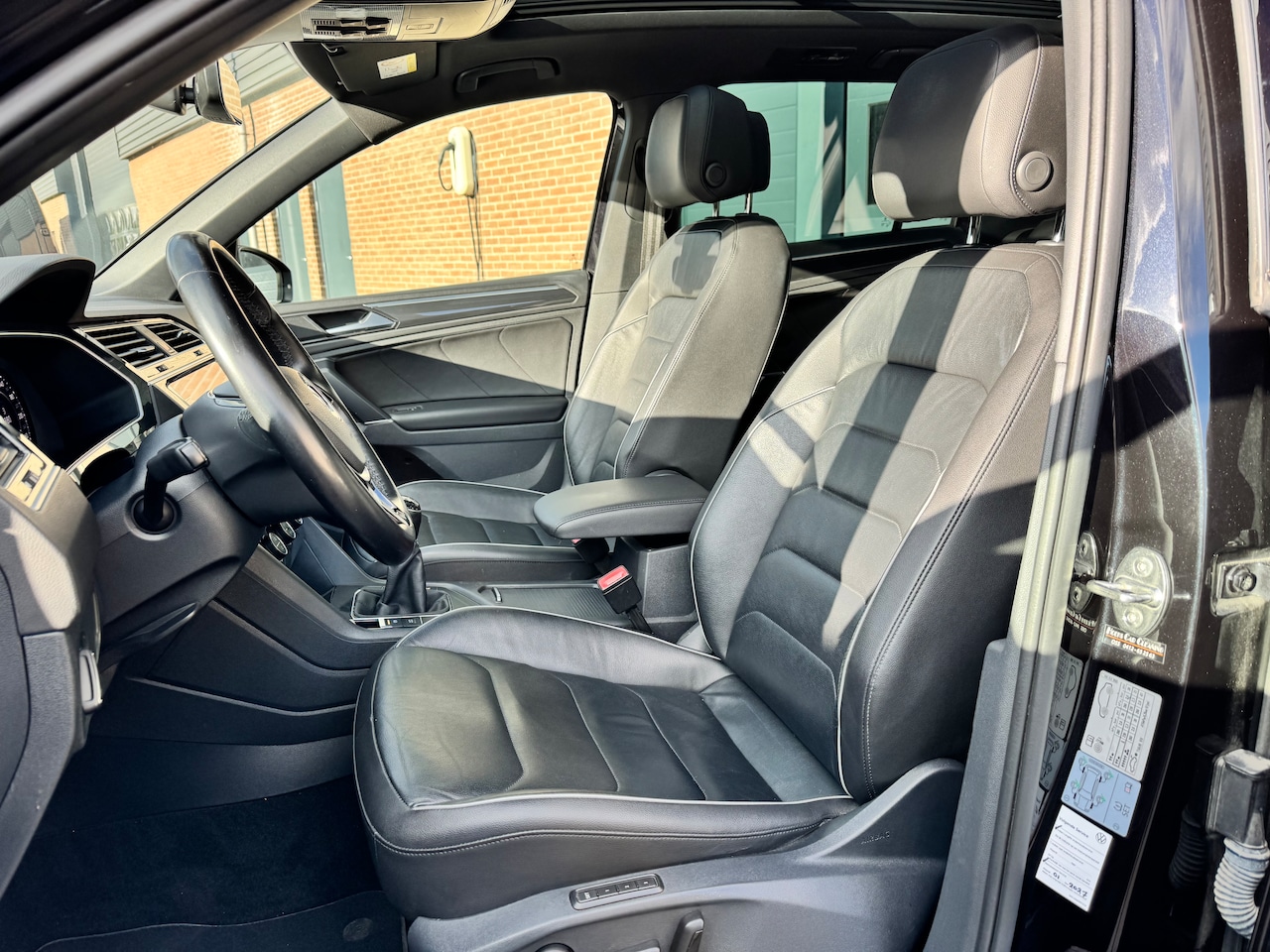 Volkswagen Tiguan - 1.4 TSI Highline VIRTUAL/PANO/LEER/TREKHAAK/CARPLAY