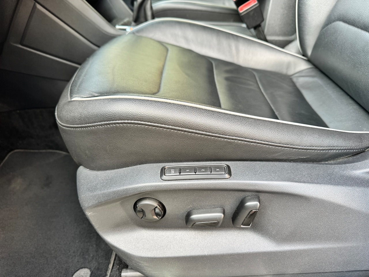 Volkswagen Tiguan - 1.4 TSI Highline VIRTUAL/PANO/LEER/TREKHAAK/CARPLAY
