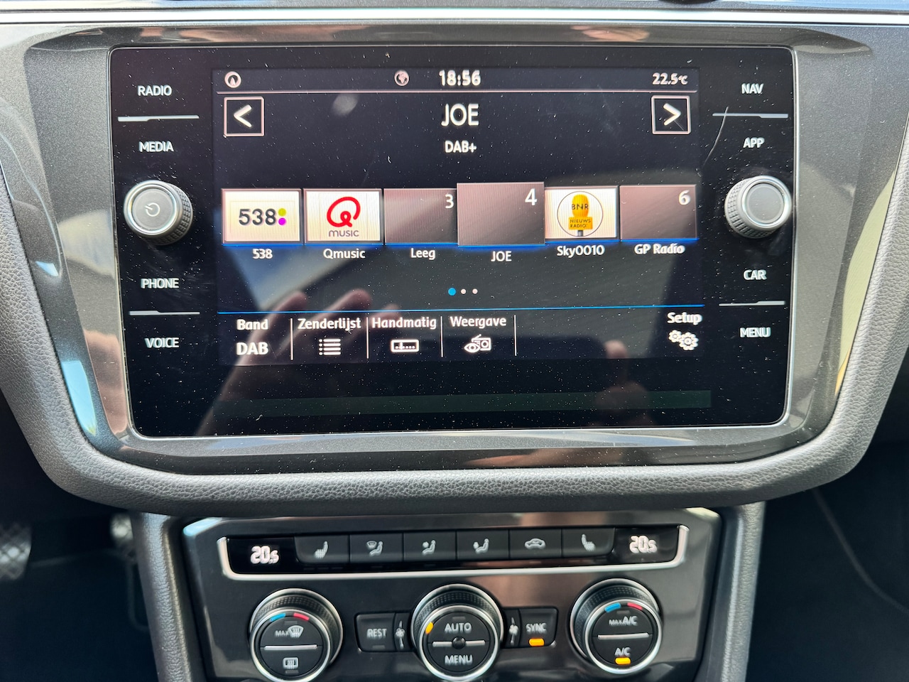 Volkswagen Tiguan - 1.4 TSI Highline VIRTUAL/PANO/LEER/TREKHAAK/CARPLAY
