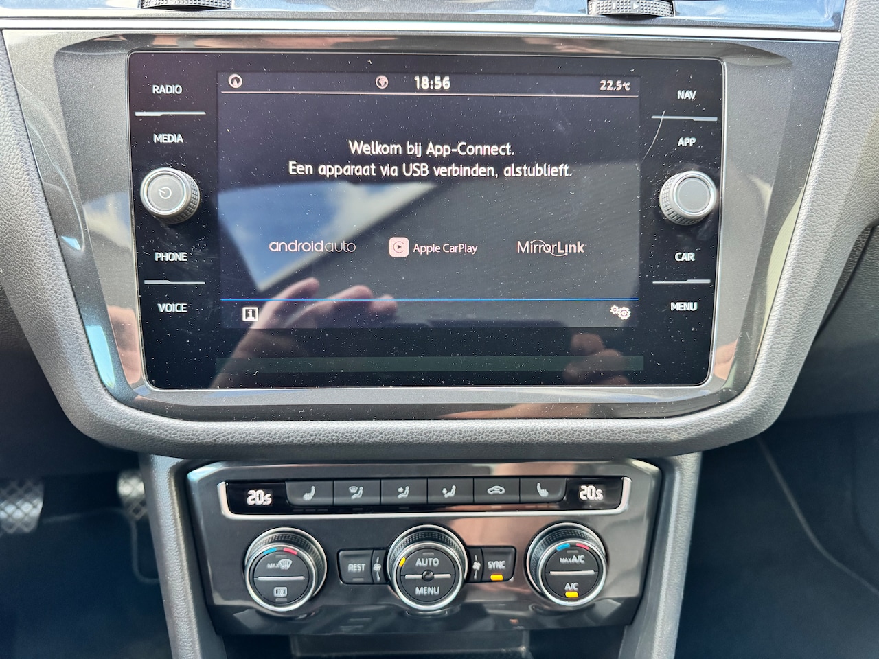 Volkswagen Tiguan - 1.4 TSI Highline VIRTUAL/PANO/LEER/TREKHAAK/CARPLAY