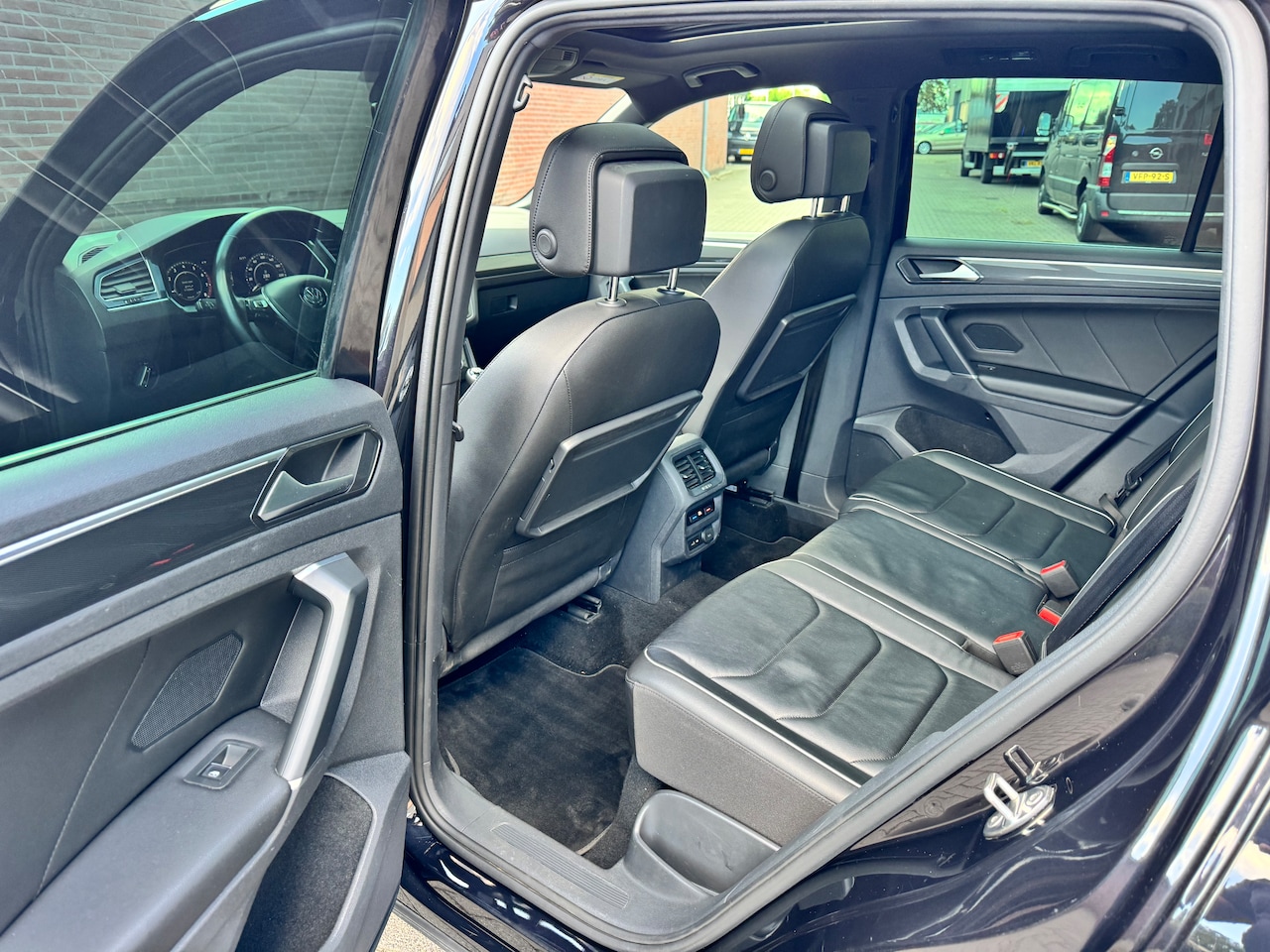 Volkswagen Tiguan - 1.4 TSI Highline VIRTUAL/PANO/LEER/TREKHAAK/CARPLAY