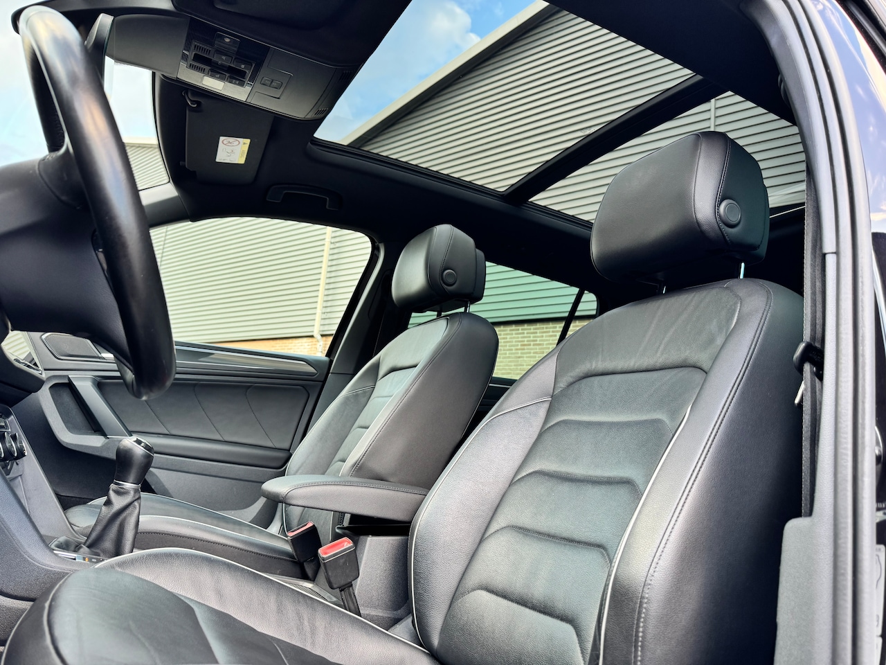Volkswagen Tiguan - 1.4 TSI Highline VIRTUAL/PANO/LEER/TREKHAAK/CARPLAY