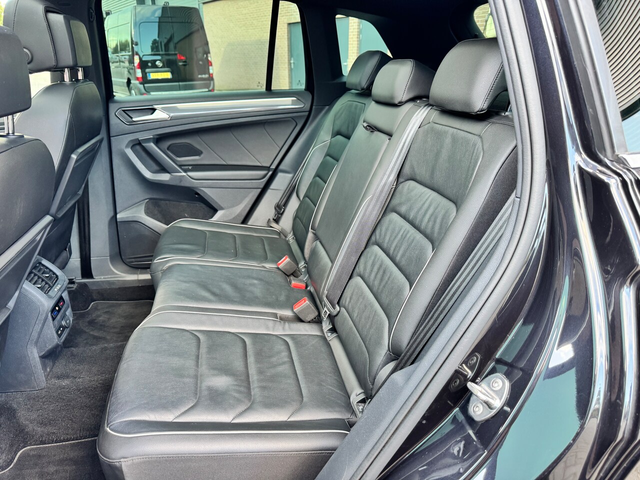 Volkswagen Tiguan - 1.4 TSI Highline VIRTUAL/PANO/LEER/TREKHAAK/CARPLAY