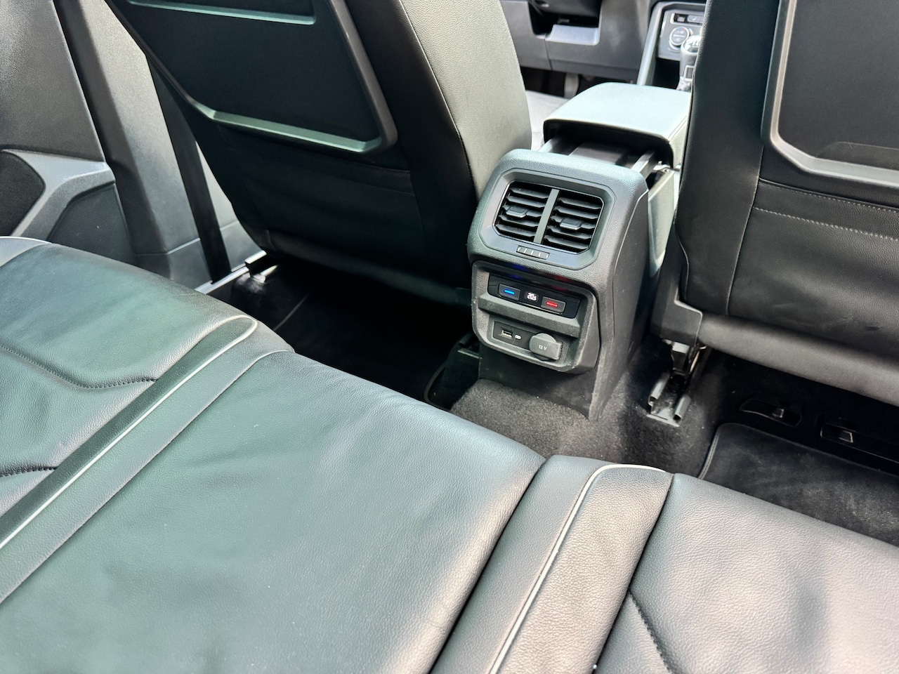 Volkswagen Tiguan - 1.4 TSI Highline VIRTUAL/PANO/LEER/TREKHAAK/CARPLAY