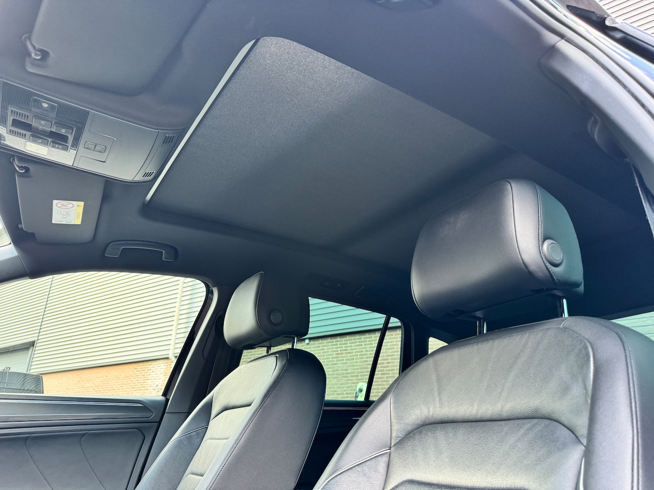 Volkswagen Tiguan - 1.4 TSI Highline VIRTUAL/PANO/LEER/TREKHAAK/CARPLAY