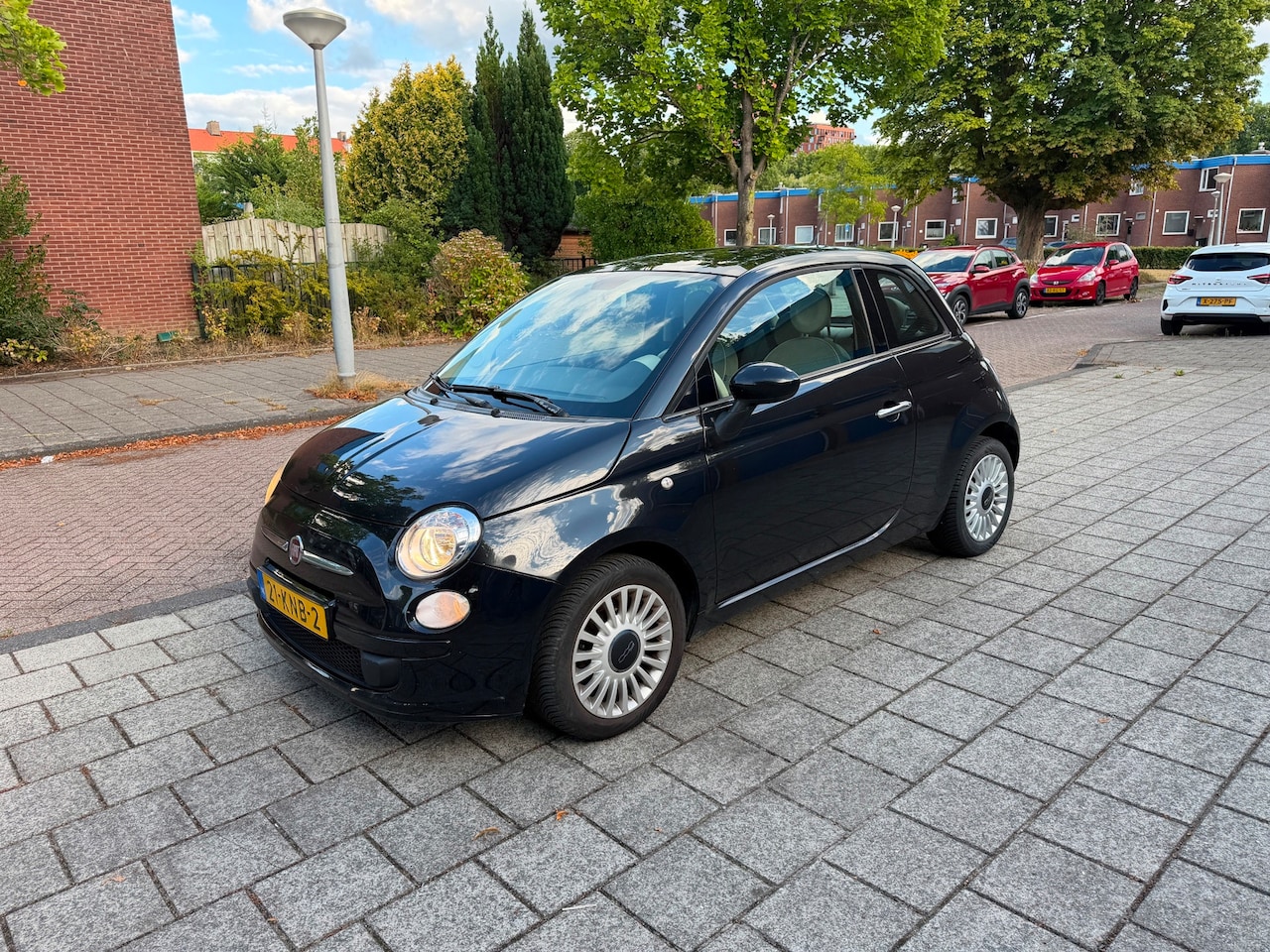Fiat 500 - 1.2 Lounge Automaat Panorama Airco Black Edition - AutoWereld.nl