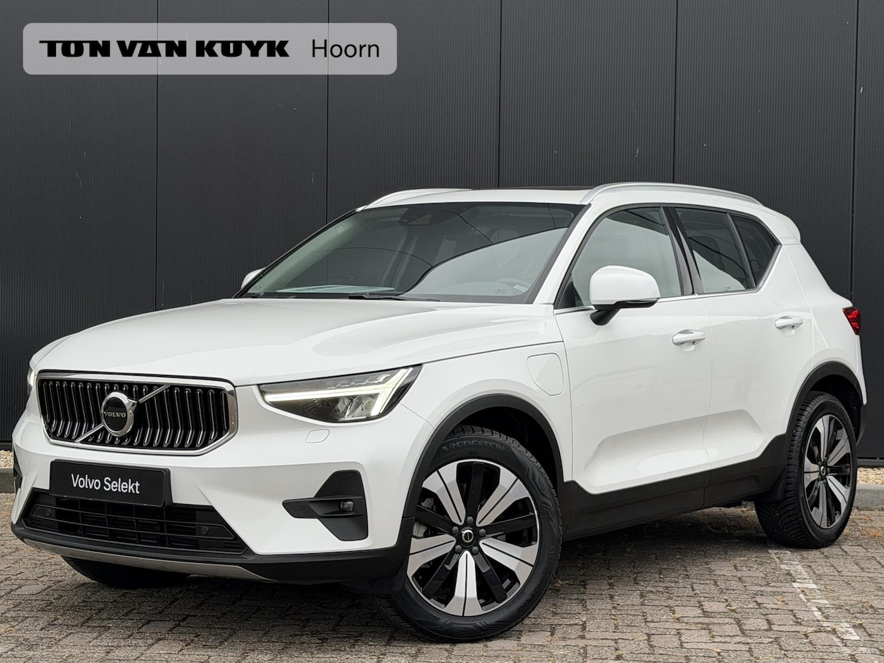 Volvo XC40 - 1.5 T4 Plug-in hybrid Ultimate Bright Intellisafe/ climate line/ park assist/ schuifdak/ l - AutoWereld.nl