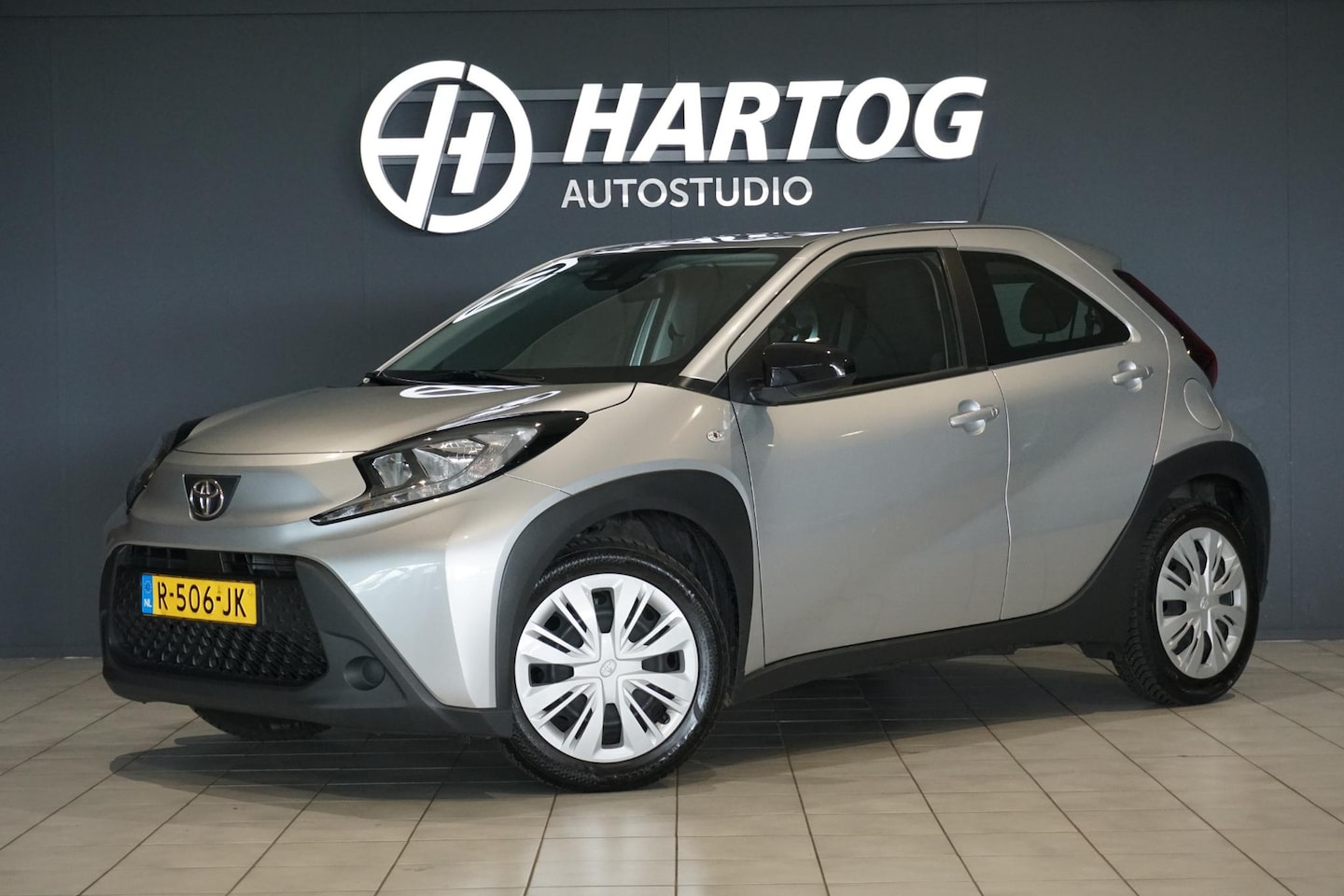 Toyota Aygo X - 1.0 VVT-i MT Play + CAMERA / ADAPTIEVE CRUISE / CARPLAY - AutoWereld.nl
