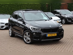 BMW X1 - sDrive18i High Executive / Panoramadak / Leder / Head-up / Parkeerhulp V+A / Navigatie / 1