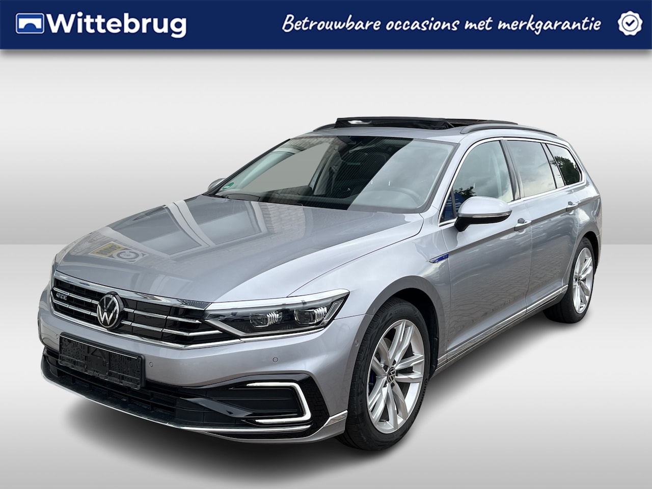 Volkswagen Passat Variant - 1.4 TSI PHEV GTE / AUTOMAAT/ PANO/ TREKHAAK/ PARK.SENSOR.V+A/ CAMERA/ STUUR+STOELVERWARM./ - AutoWereld.nl