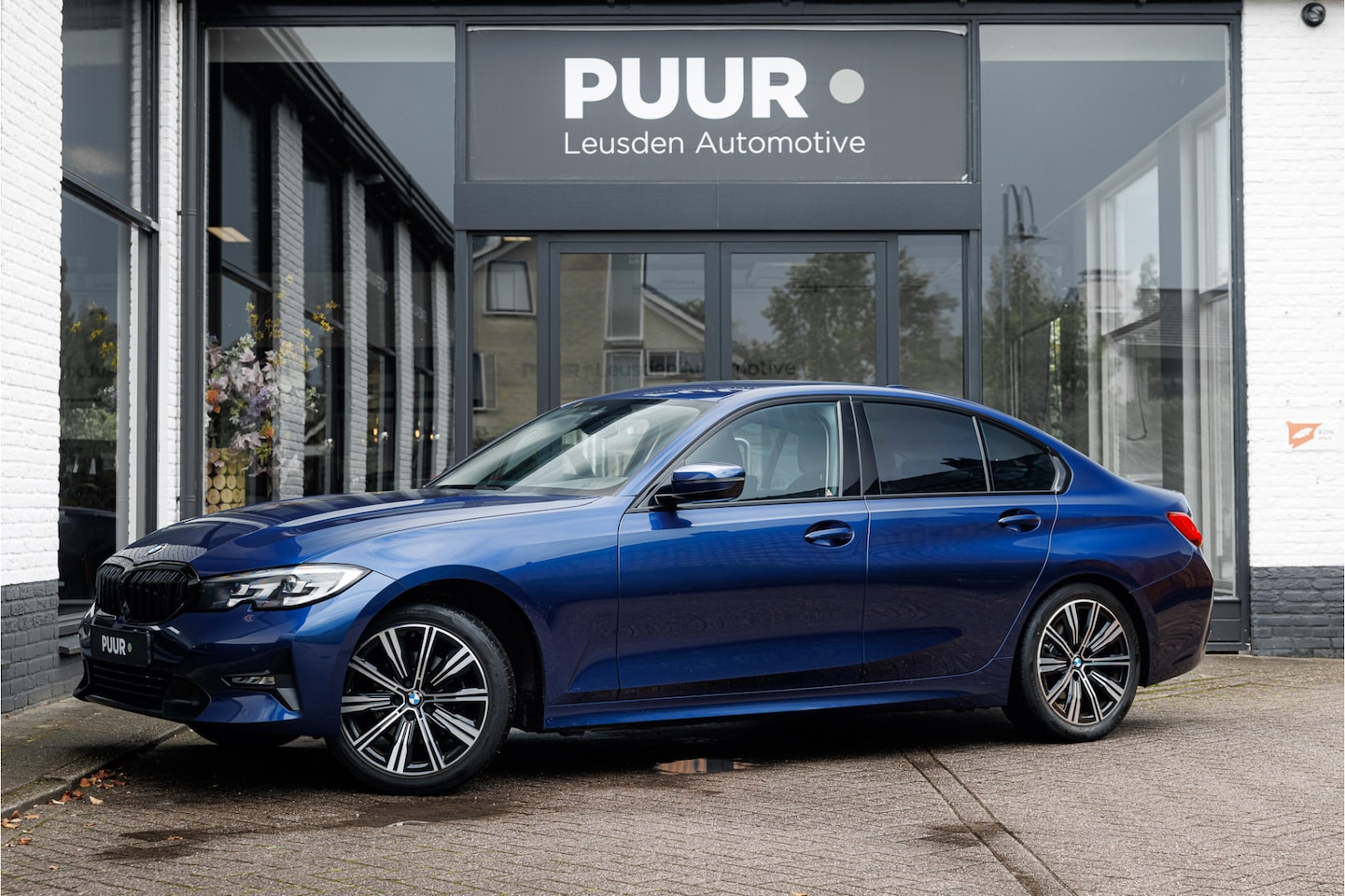 BMW 3-serie - 320i Aut. High Executive Sportline Sportstoelen - Stoelverwarming - Live Cockpit Prof. - AutoWereld.nl
